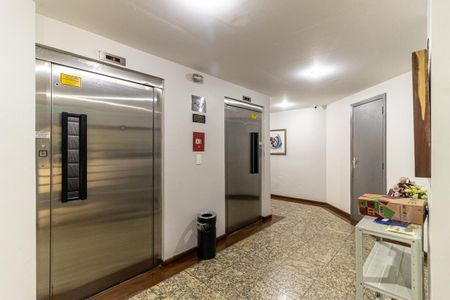 Apartamento para alugar com 64m², 2 quartos e 1 vagaElevadores