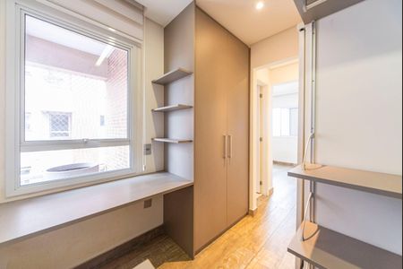 Apartamento à venda com 74m², 2 quartos e 2 vagas Apartamento à venda com 74m², 2 quartos e 2 vagasCloset do Quarto 2