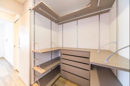 Apartamento à venda com 74m², 2 quartos e 2 vagas Apartamento à venda com 74m², 2 quartos e 2 vagasCloset do Quarto 2