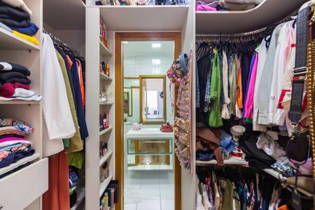 Casa de condomínio à venda com 144m², 3 quartos e 3 vagasCloset 2