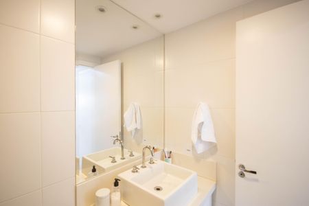 Apartamento à venda com 69m², 2 quartos e 1 vaga Apartamento à venda com 69m², 2 quartos e 1 vagaBanheiro da Suíte