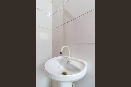 Banheiro de casa para alugar com 1 quarto, 45m² em Jardim Piracuama, São Paulo