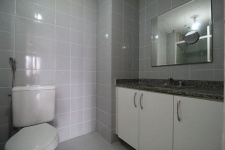 Apartamento à venda com 89m², 2 quartos e 2 vagasBanheiro da suíte