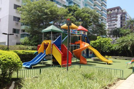 Apartamento à venda com 89m², 2 quartos e 2 vagasÁrea comum - Playground