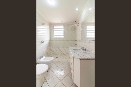 Casa de condomínio para alugar com 180m², 4 quartos e 3 vagasBanheiro 1