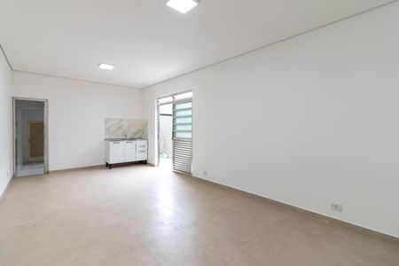 Casa de condomínio para alugar com 180m², 4 quartos e 3 vagasSalão