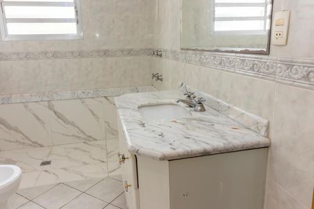 Casa de condomínio para alugar com 180m², 4 quartos e 3 vagasBanheiro 1