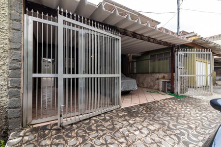 Casa de condomínio para alugar com 180m², 4 quartos e 3 vagasFachada
