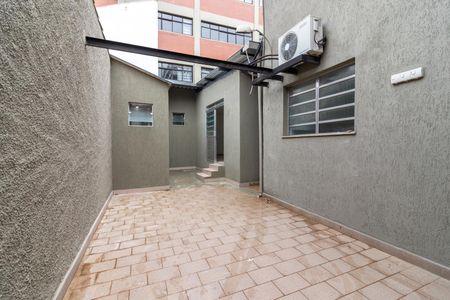 Casa de condomínio para alugar com 180m², 4 quartos e 3 vagasQuintal