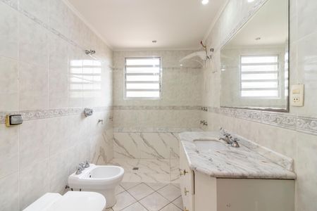 Casa de condomínio para alugar com 180m², 4 quartos e 3 vagasBanheiro 1