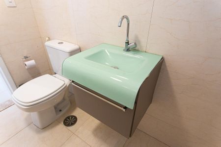 Apartamento à venda com 74m², 2 quartos e 1 vagaBanheiro Social