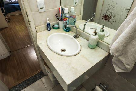 Casa à venda com 180m², 3 quartos e 2 vagas Casa à venda com 180m², 3 quartos e 2 vagasBanheiro 1