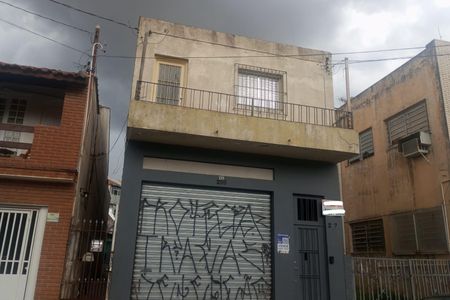 Casa à venda com 205m², 3 quartos e 4 vagas Casa à venda com 205m², 3 quartos e 4 vagasFachada