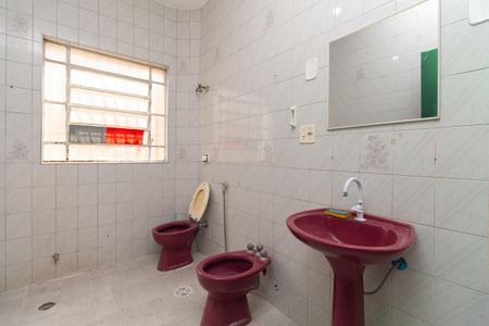 Casa à venda com 205m², 3 quartos e 4 vagas Casa à venda com 205m², 3 quartos e 4 vagasBanheiro Social