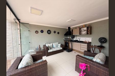 Casa à venda com 3 quartos, 152m² em Vila Antonina, São Paulo