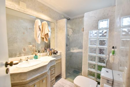 Apartamento à venda com 120m², 3 quartos e 2 vagasBanheiro da suíte