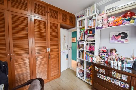 Apartamento à venda com 120m², 3 quartos e 2 vagasQuarto 2