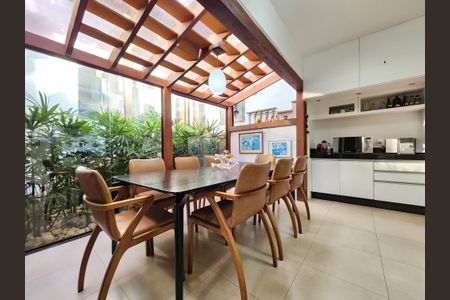 Casa de condomínio à venda com 3000m², 7 quartos e 4 vagasCopa 