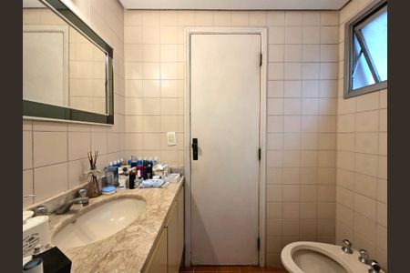 Apartamento para alugar com 200m², 4 quartos e 3 vagas Apartamento para alugar com 200m², 4 quartos e 3 vagasBanheiro da Suíte 2