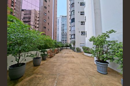 Apartamento para alugar com 200m², 4 quartos e 3 vagas Apartamento para alugar com 200m², 4 quartos e 3 vagasÁrea externa