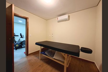 Apartamento para alugar com 200m², 4 quartos e 3 vagas Apartamento para alugar com 200m², 4 quartos e 3 vagasÁrea comum - Sala de massagem