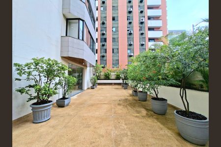 Apartamento para alugar com 200m², 4 quartos e 3 vagas Apartamento para alugar com 200m², 4 quartos e 3 vagasÁrea externa