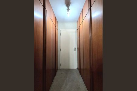 Apartamento para alugar com 200m², 4 quartos e 3 vagas Apartamento para alugar com 200m², 4 quartos e 3 vagasCloset da suíte 4