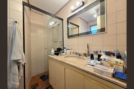 Apartamento para alugar com 200m², 4 quartos e 3 vagas Apartamento para alugar com 200m², 4 quartos e 3 vagasBanheiro da Suíte 2