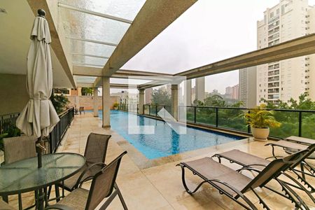 Apartamento à venda com 178m², 3 quartos e 4 vagas Apartamento à venda com 178m², 3 quartos e 4 vagasÁrea comum - Piscina