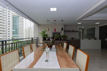 Apartamento à venda com 178m², 3 quartos e 4 vagas Apartamento à venda com 178m², 3 quartos e 4 vagasSala