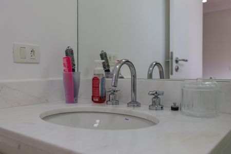 Apartamento à venda com 178m², 3 quartos e 4 vagas Apartamento à venda com 178m², 3 quartos e 4 vagasBanheiro da Suíte 2