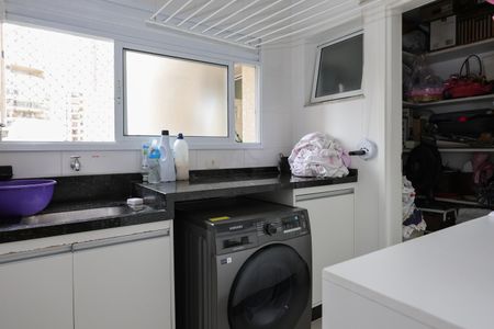 Apartamento à venda com 178m², 3 quartos e 4 vagas Apartamento à venda com 178m², 3 quartos e 4 vagasÁrea de Serviço