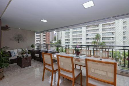 Apartamento à venda com 178m², 3 quartos e 4 vagas Apartamento à venda com 178m², 3 quartos e 4 vagasSala