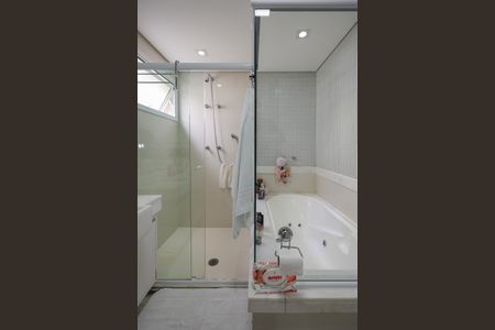 Apartamento à venda com 178m², 3 quartos e 4 vagas Apartamento à venda com 178m², 3 quartos e 4 vagasBanheiro da Suíte 1