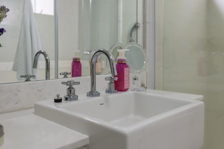 Apartamento à venda com 178m², 3 quartos e 4 vagas Apartamento à venda com 178m², 3 quartos e 4 vagasBanheiro da Suíte 1