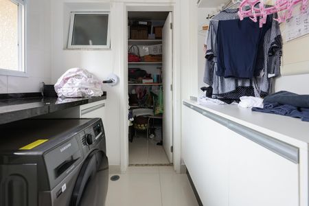 Apartamento à venda com 178m², 3 quartos e 4 vagas Apartamento à venda com 178m², 3 quartos e 4 vagasÁrea de Serviço