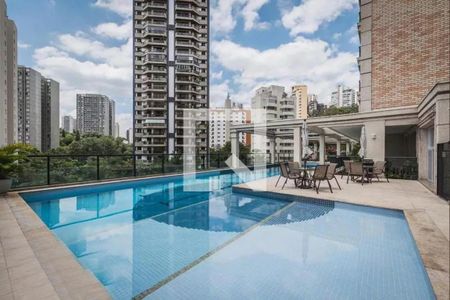 Apartamento à venda com 178m², 3 quartos e 4 vagas Apartamento à venda com 178m², 3 quartos e 4 vagasÁrea comum - Piscina