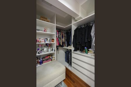 Apartamento à venda com 178m², 3 quartos e 4 vagas Apartamento à venda com 178m², 3 quartos e 4 vagasCloset da Suíte 1