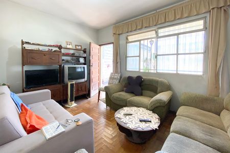 Casa à venda com 360m², 2 quartos e 2 vagasSala