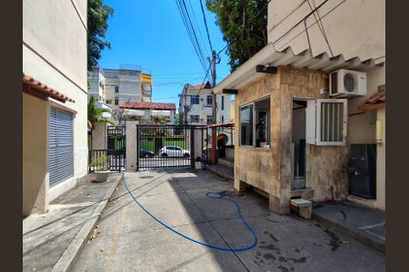 Apartamento à venda com 65m², 3 quartos e 1 vaga Apartamento à venda com 65m², 3 quartos e 1 vagaFachada e portaria