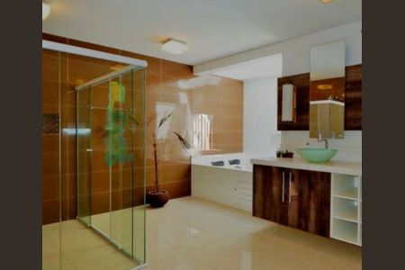 Casa de condomínio à venda com 350m², 4 quartos e 8 vagas