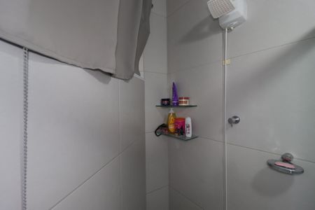Casa à venda com 195m², 2 quartos e 5 vagasBanheiro da Suíte - Box