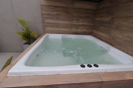 Casa à venda com 195m², 2 quartos e 5 vagasÁrea Social - Jacuzzi