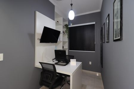 Casa à venda com 195m², 2 quartos e 5 vagasEscritório