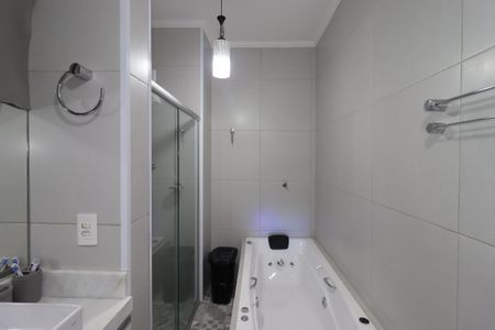 Casa à venda com 195m², 2 quartos e 5 vagasBanheiro da Suíte