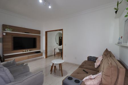 Casa à venda com 195m², 2 quartos e 5 vagasSala