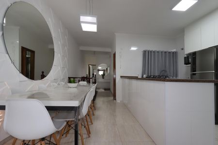 Casa à venda com 195m², 2 quartos e 5 vagasCozinha