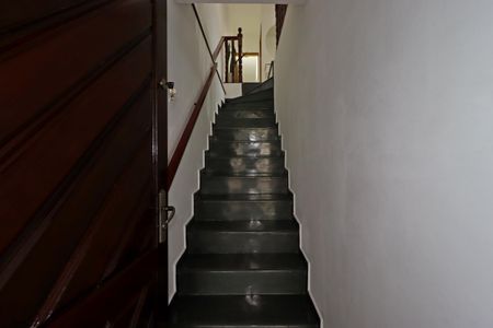 Casa à venda com 195m², 2 quartos e 5 vagasEscada