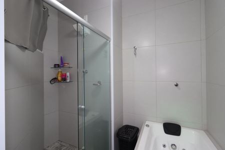 Casa à venda com 195m², 2 quartos e 5 vagasBanheiro da Suíte