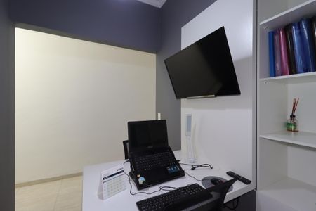 Casa à venda com 195m², 2 quartos e 5 vagasEscritório